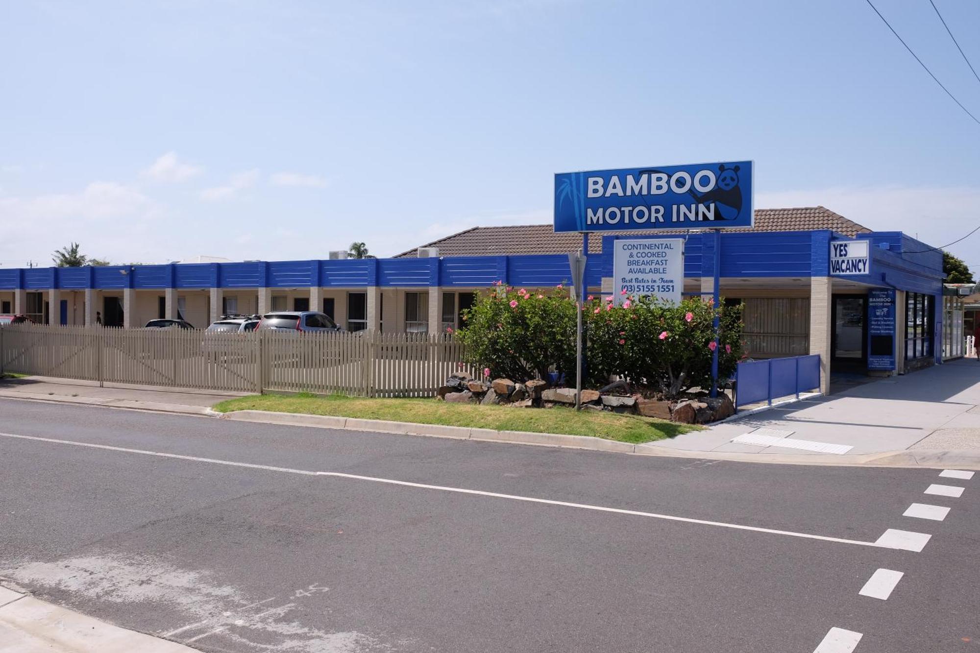 Bamboo Motor Inn Лейкс-Энтранс Экстерьер фото