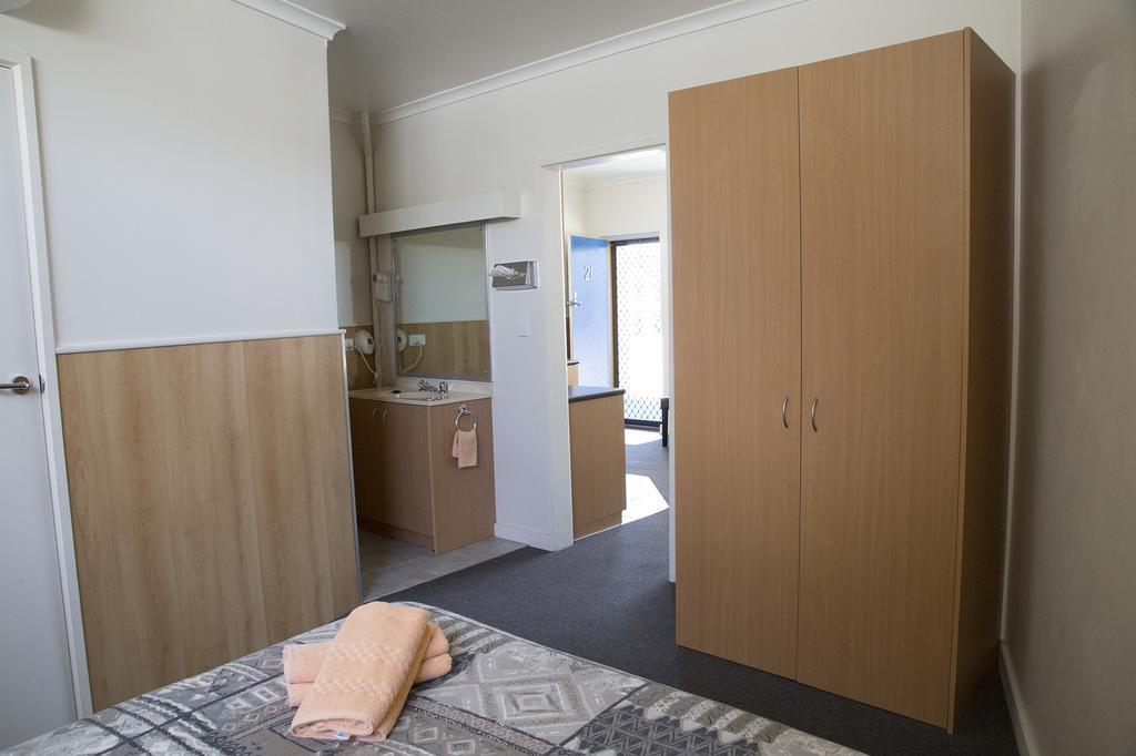 Bamboo Motor Inn Лейкс-Энтранс Экстерьер фото