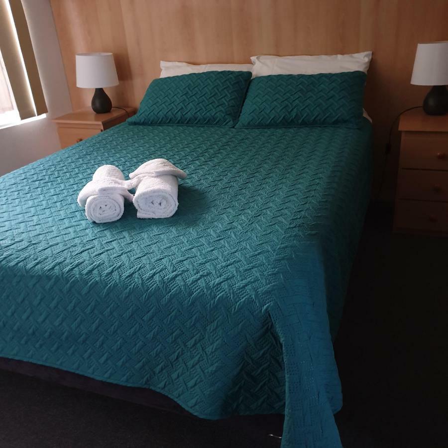 Bamboo Motor Inn Лейкс-Энтранс Экстерьер фото
